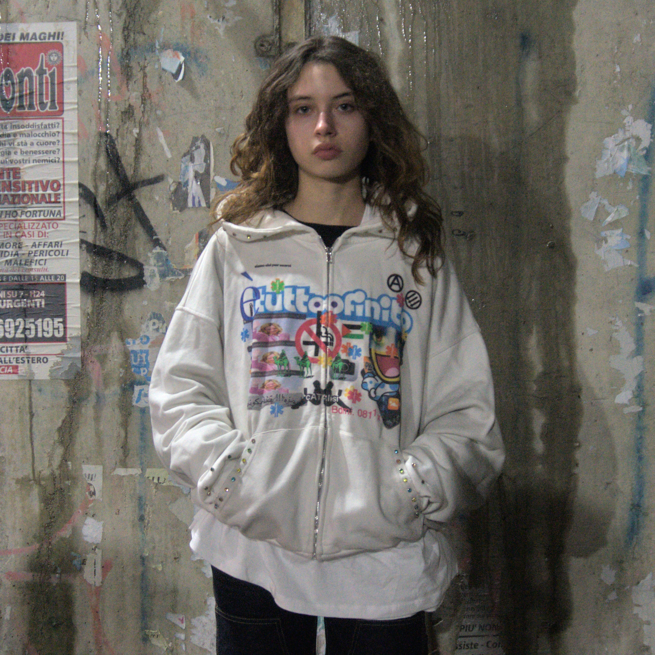 È TUTTO FINITO ZIP HOODIE